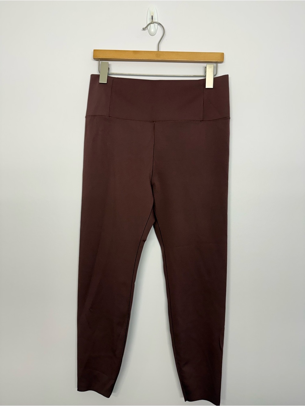 100: Vuori Evolve Legging Burgundy Size XXL 25” inseam